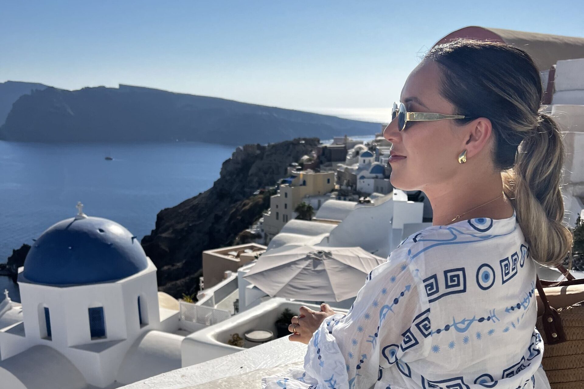 Por que esse vilarejo é o mais famoso de Santorini?