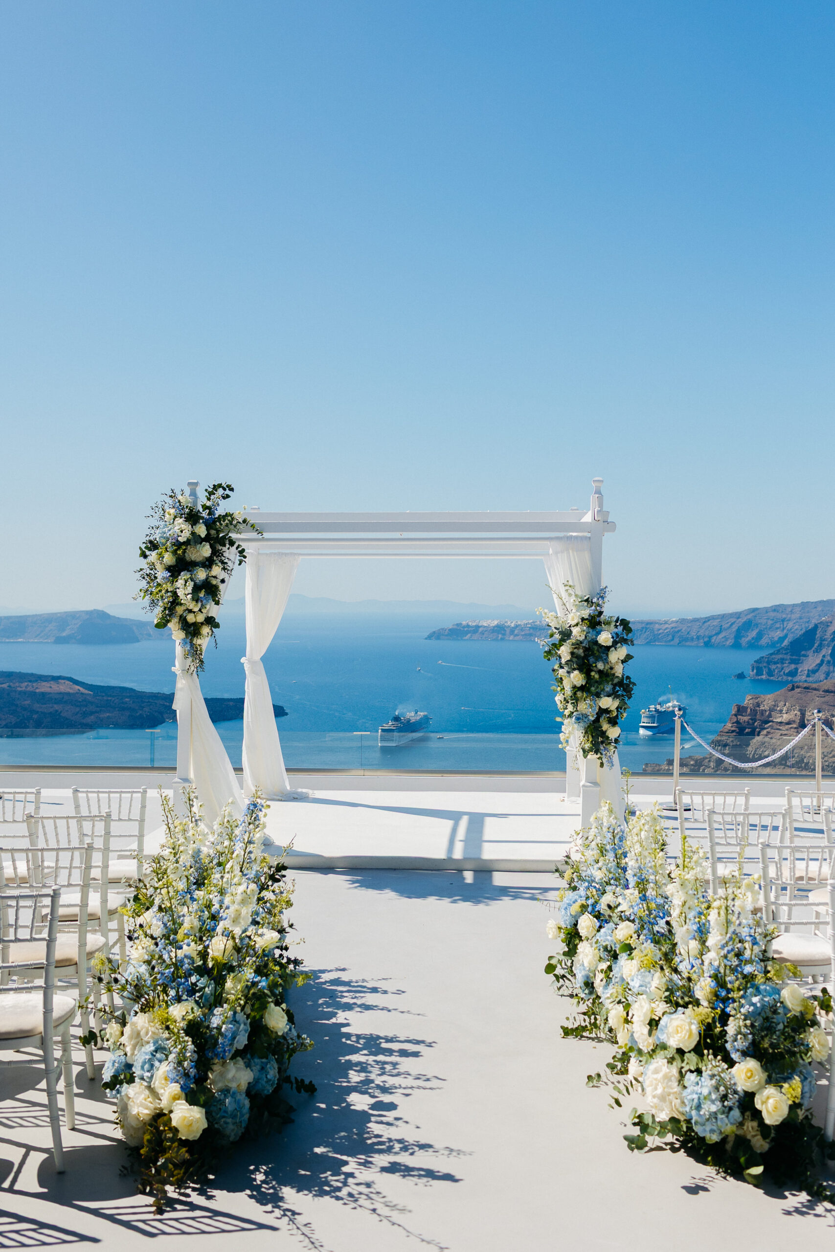 Decor floral - cerimônia em santorini