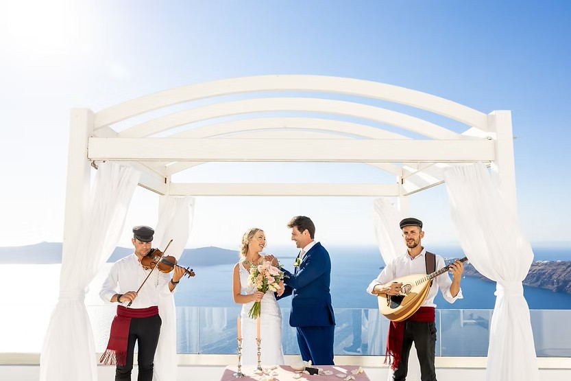 musico-casamento-em-santorini